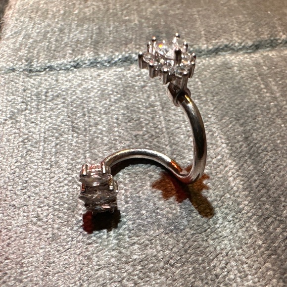 Pagoda Crystal Belly Button Ring - Picture 6 of 16